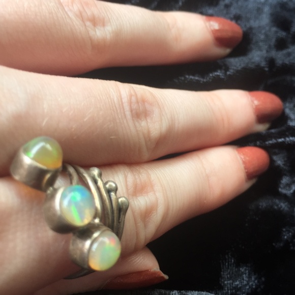 Stunning Triple Opal Ring - Size 7 - Picture 2 of 3